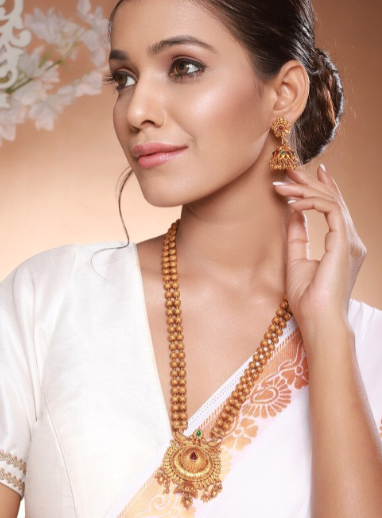 Gold product photographer in Mumbai